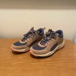 Columbia Women’s Pivot Sneaker, Size 9